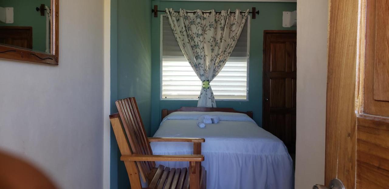 Pal'S On The Beach - Dangriga, Belize Exterior foto