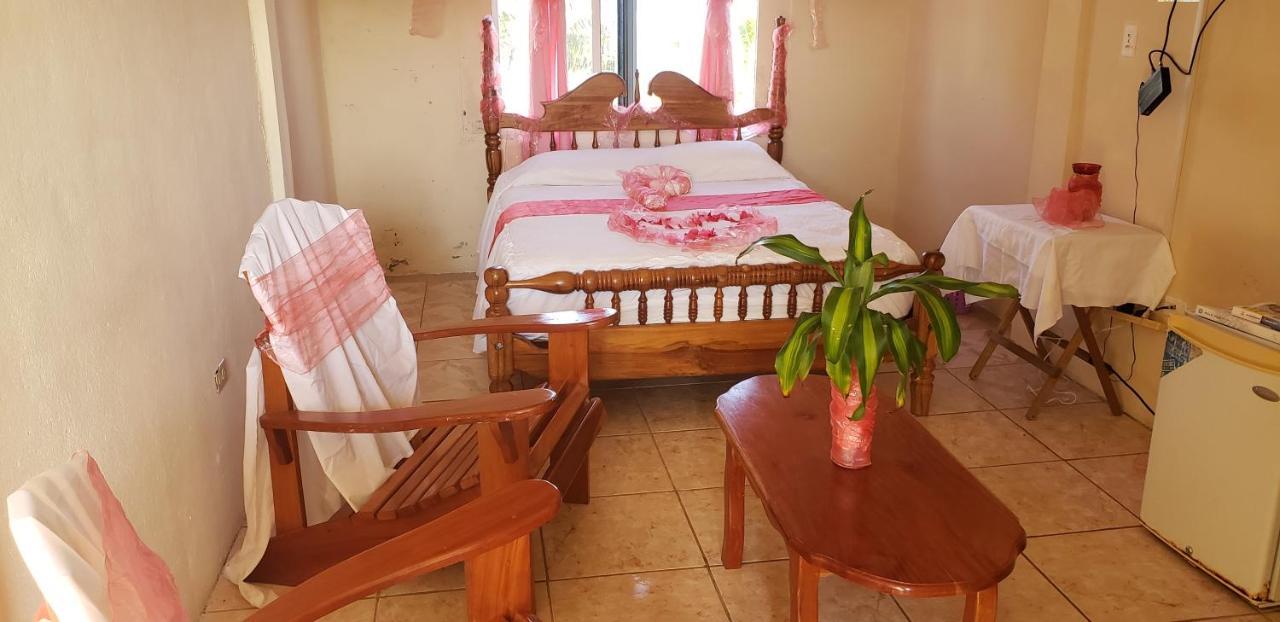 Pal'S On The Beach - Dangriga, Belize Exterior foto